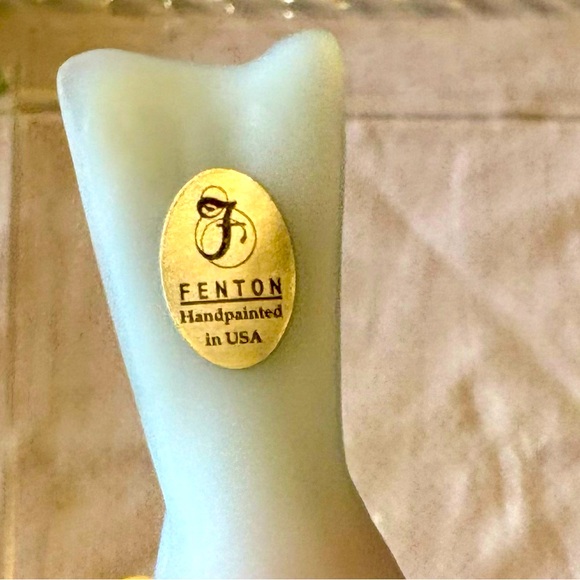 Fenton Burmese bird on branch hand painted florals artist signed - Picture 6 of 6